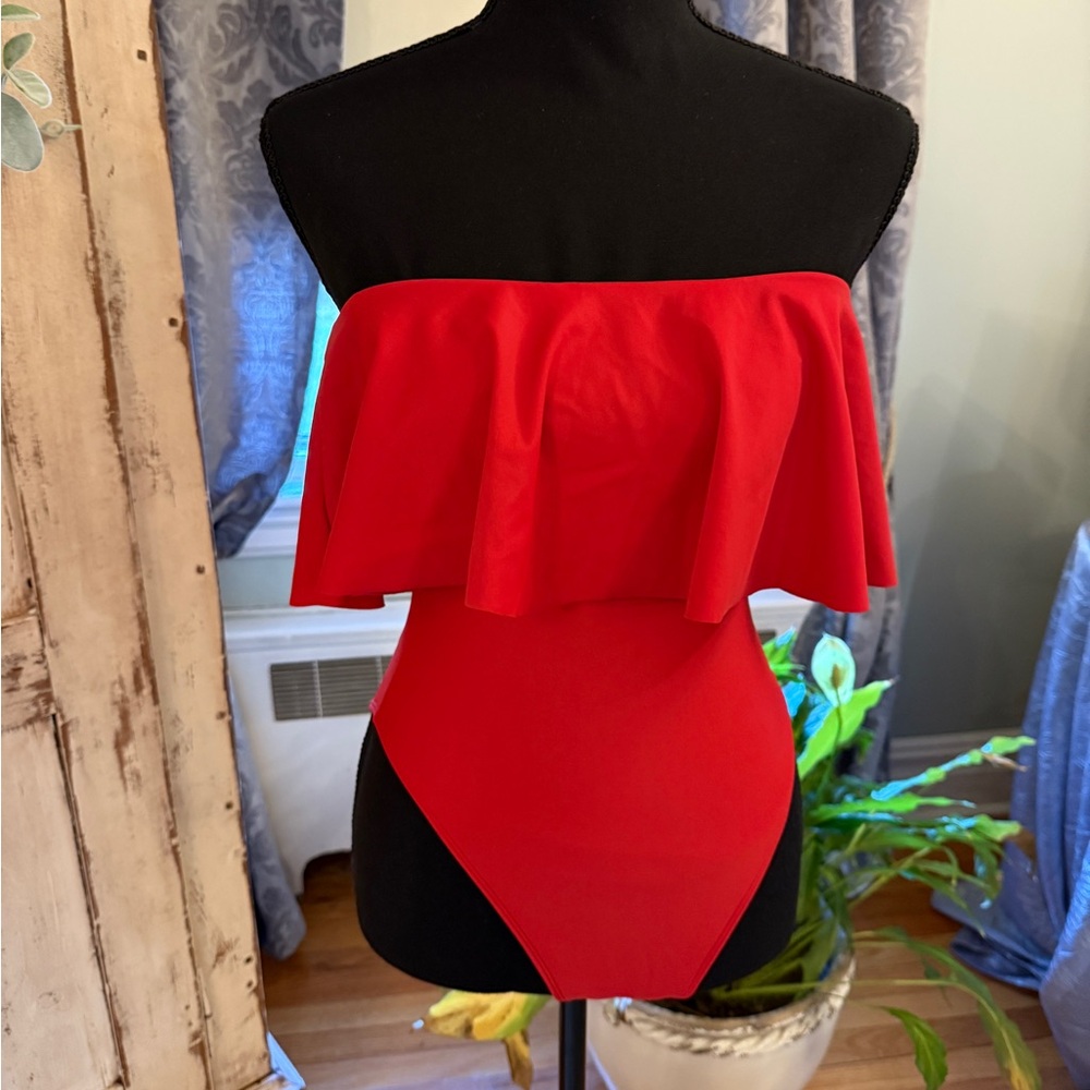 Forever 21 NWOT Strapless One piece bathing suit. High cut bottoms. Red. Small